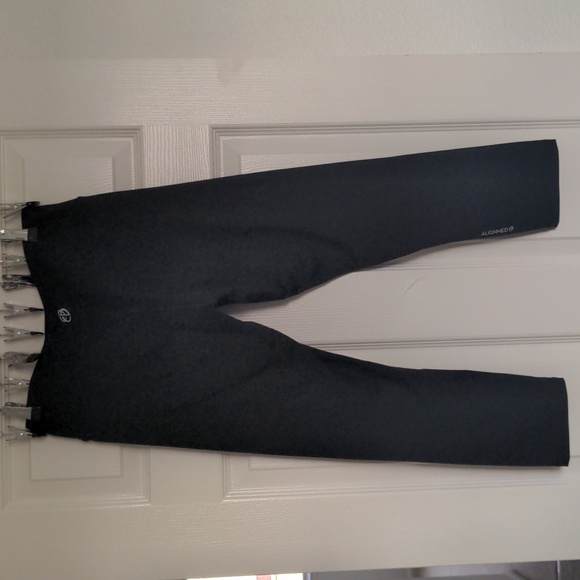 High quality compression Capri leggings - Picture 2 of 2